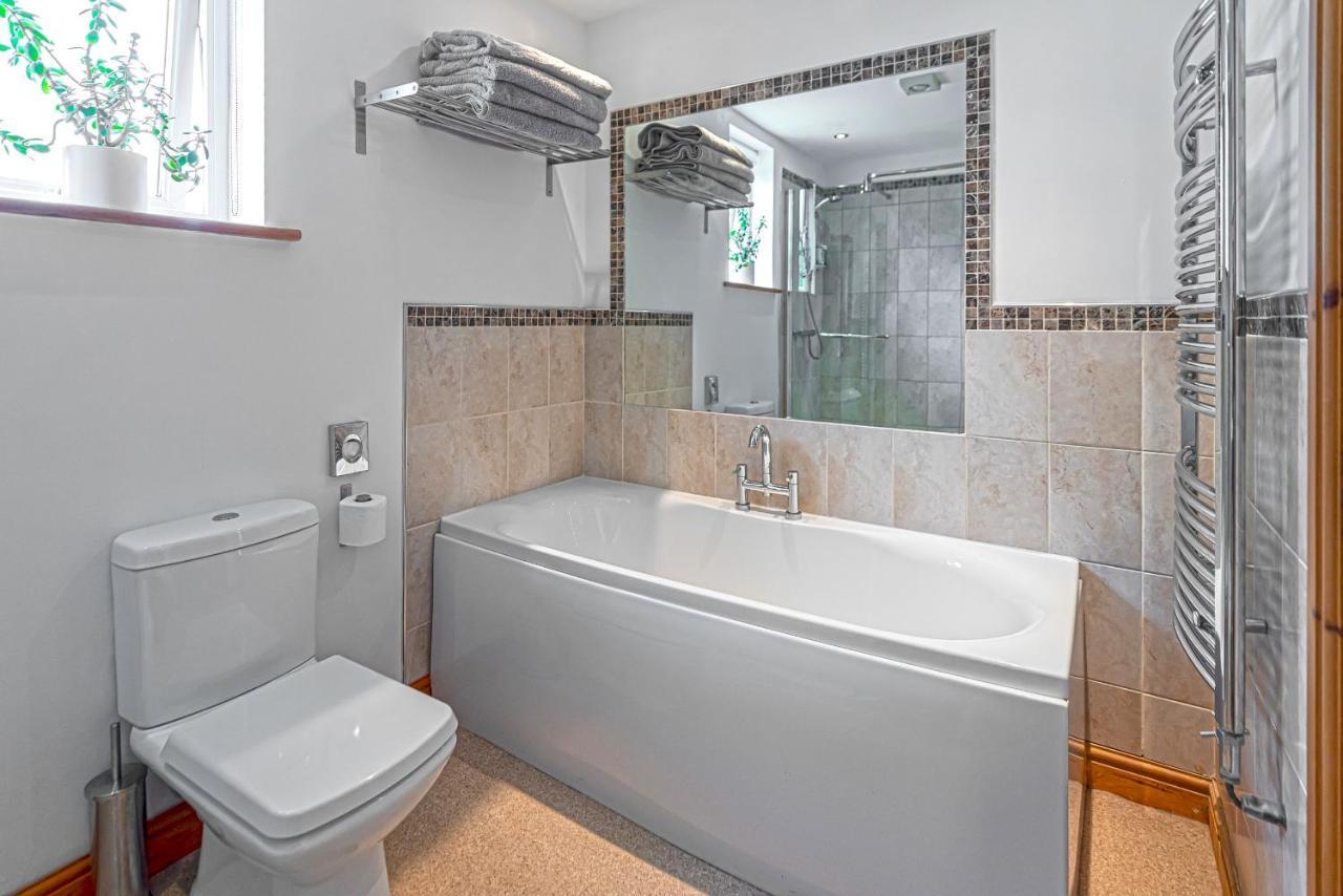 Laurel - Pet-Friendly Cottage With Indoor Pool, Hot Tub & Panoramic Snowdonia Views Colwyn Bay Buitenkant foto