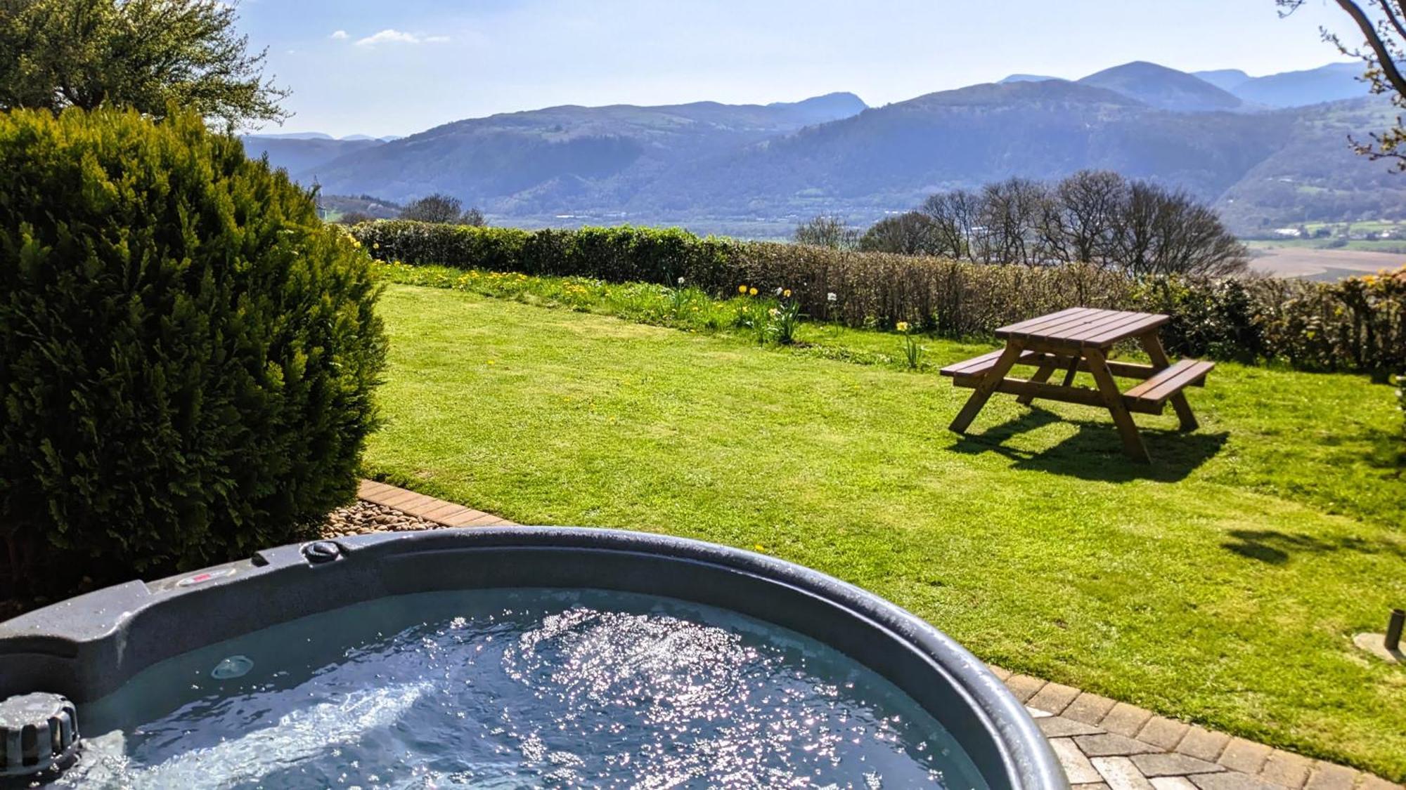 Laurel - Pet-Friendly Cottage With Indoor Pool, Hot Tub & Panoramic Snowdonia Views Colwyn Bay Buitenkant foto