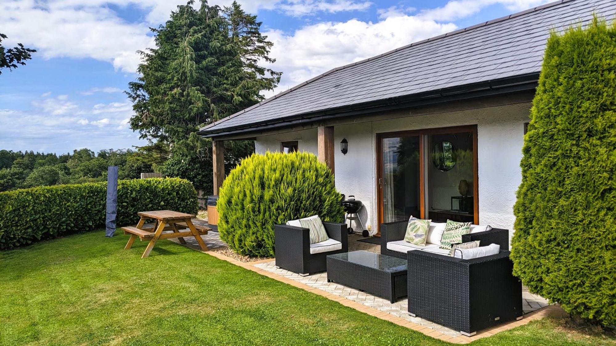 Laurel - Pet-Friendly Cottage With Indoor Pool, Hot Tub & Panoramic Snowdonia Views Colwyn Bay Buitenkant foto